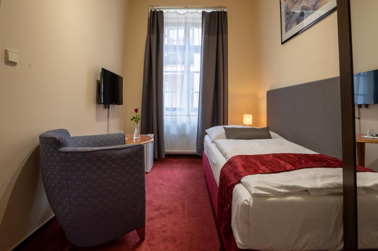 Pension U Lilie Prague Exterior photo