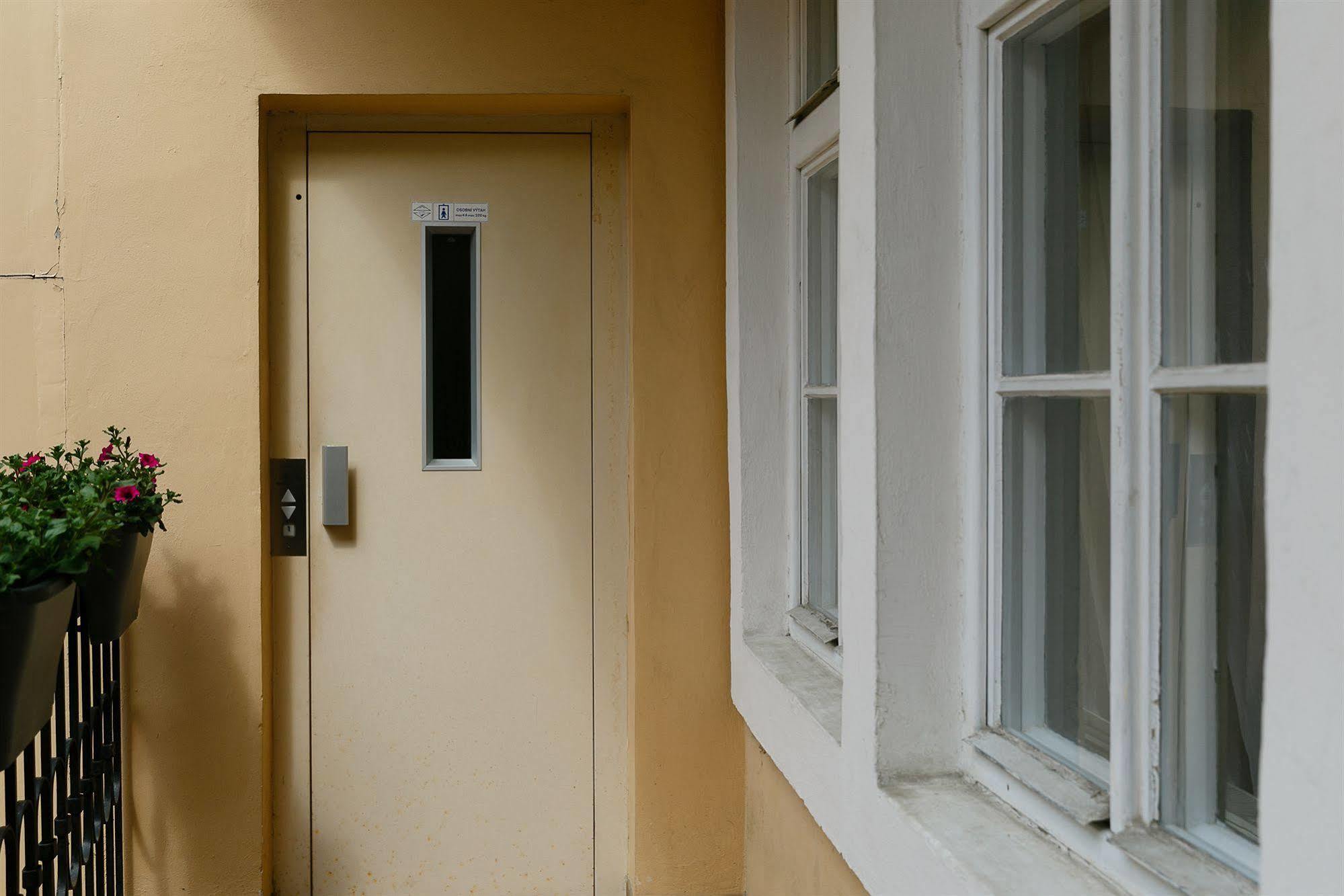 Pension U Lilie Prague Exterior photo