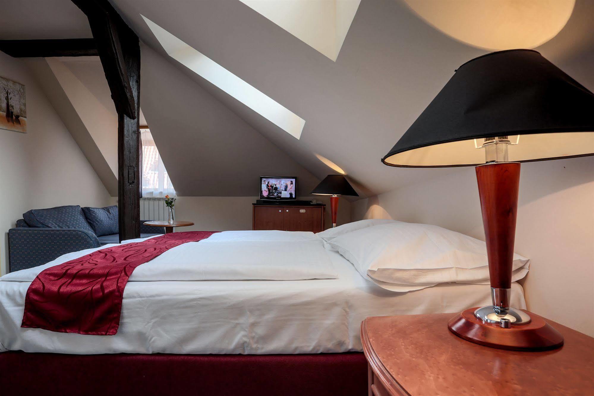 Pension U Lilie Prague Exterior photo