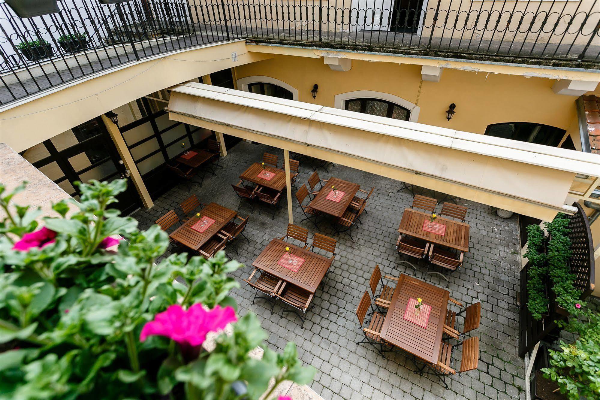 Pension U Lilie Prague Exterior photo
